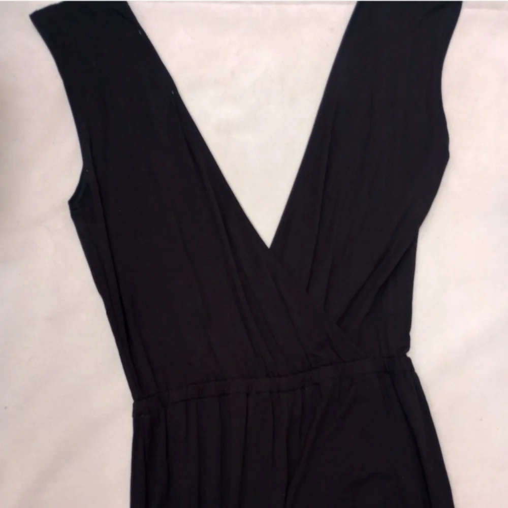 Lovers + Friends Black Deep V-neck Jumpsuit, size Small - Picture 4 of 8